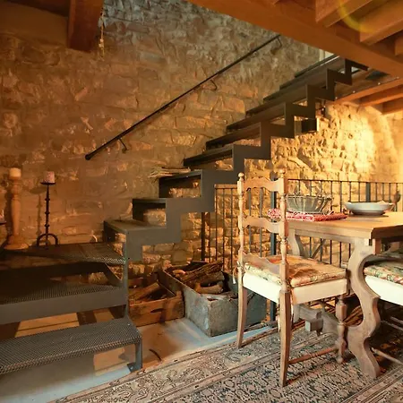בית נופש Castello Di Brandola *