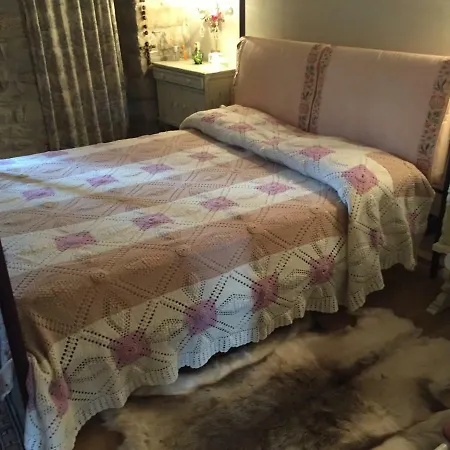 בית נופש Castello Di Brandola *